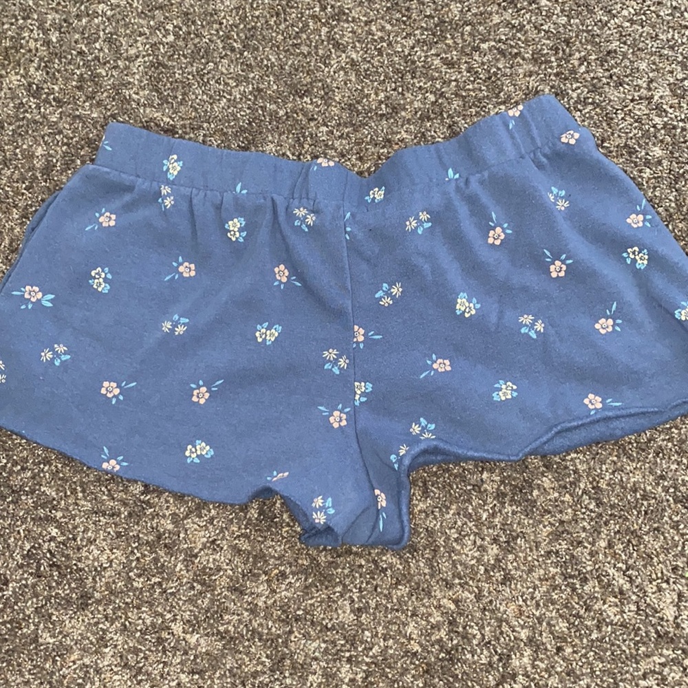 Shorts - Picture 2 of 5